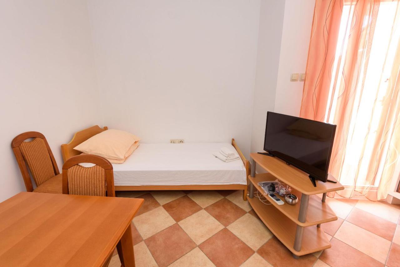 Apartments Zdravko Klek Ngoại thất bức ảnh