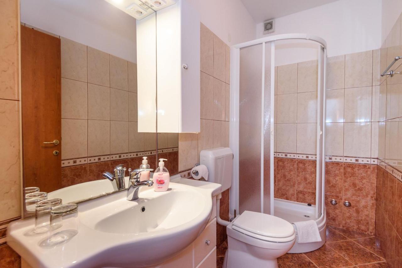 Apartments Zdravko Klek Ngoại thất bức ảnh